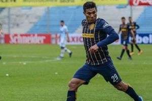 Teófilo Gutiérrez calienta el Rosario-Boca