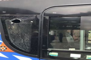 VIDEO: Boca fue recibido a piedrazos en Mendoza