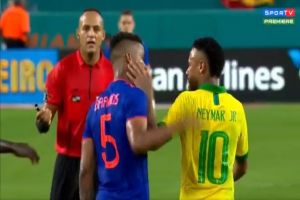 Wilmar Barrios y Neymar, a los manotazos